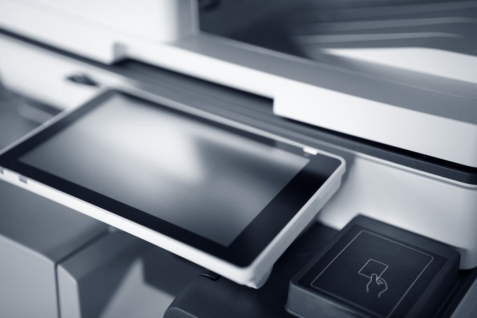 Modernes Multifunktionsgerät mit Touchdisplay